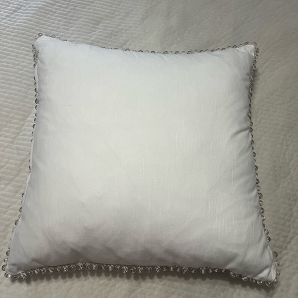 EASTERN ACCENTS / NAOMI FLORAL ACCENT PILLOW IN LILAC (2 Pillows) - Picture 14 of 16